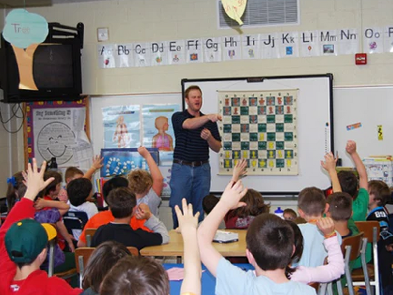 Adam Weissbarth Teaching Kids Chess
